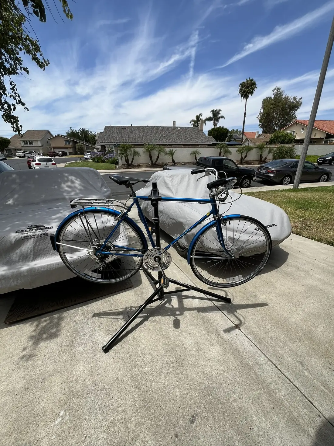 Cargo e-bike on repair stand